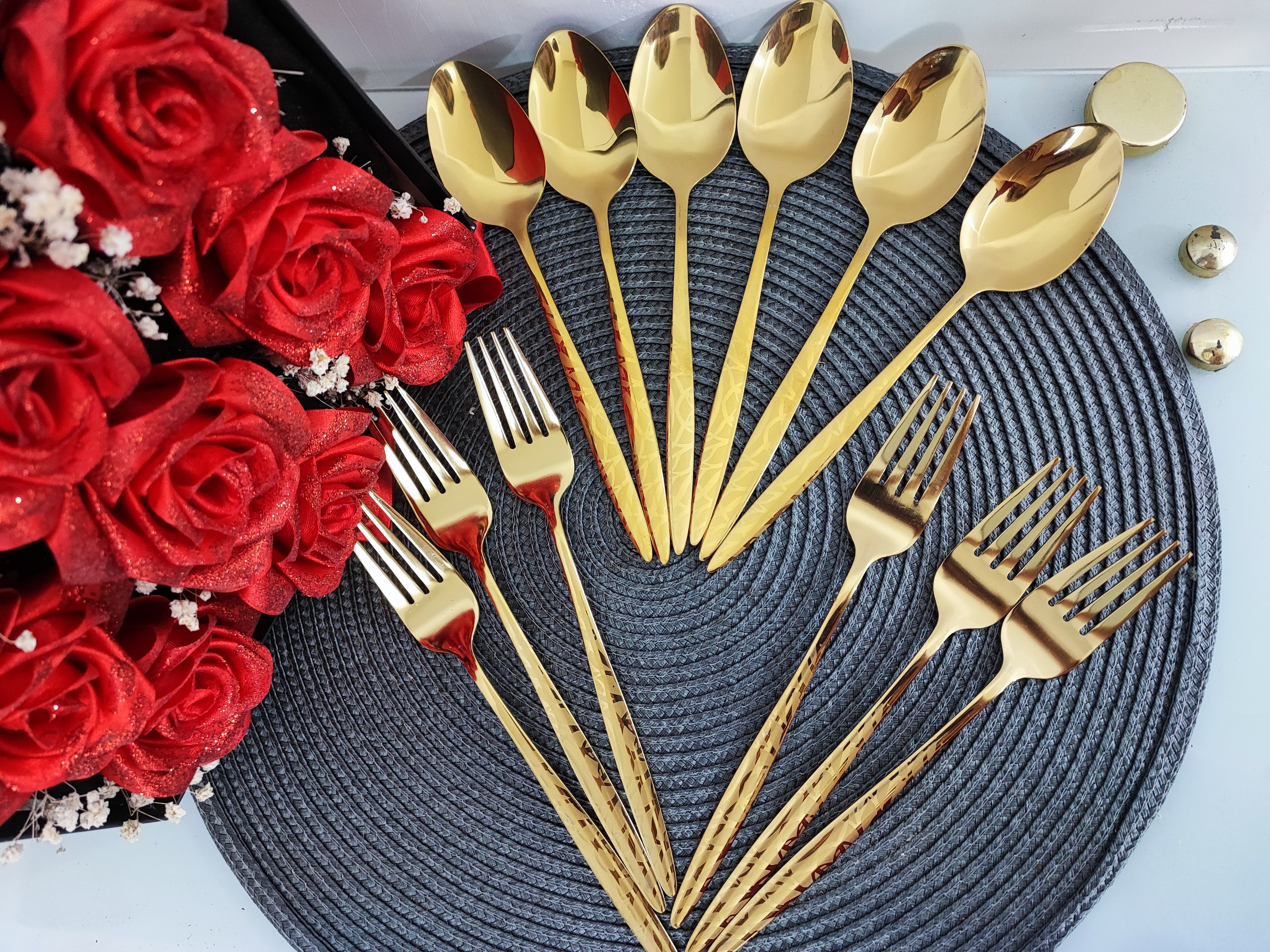 قاشق چنگال طلایی